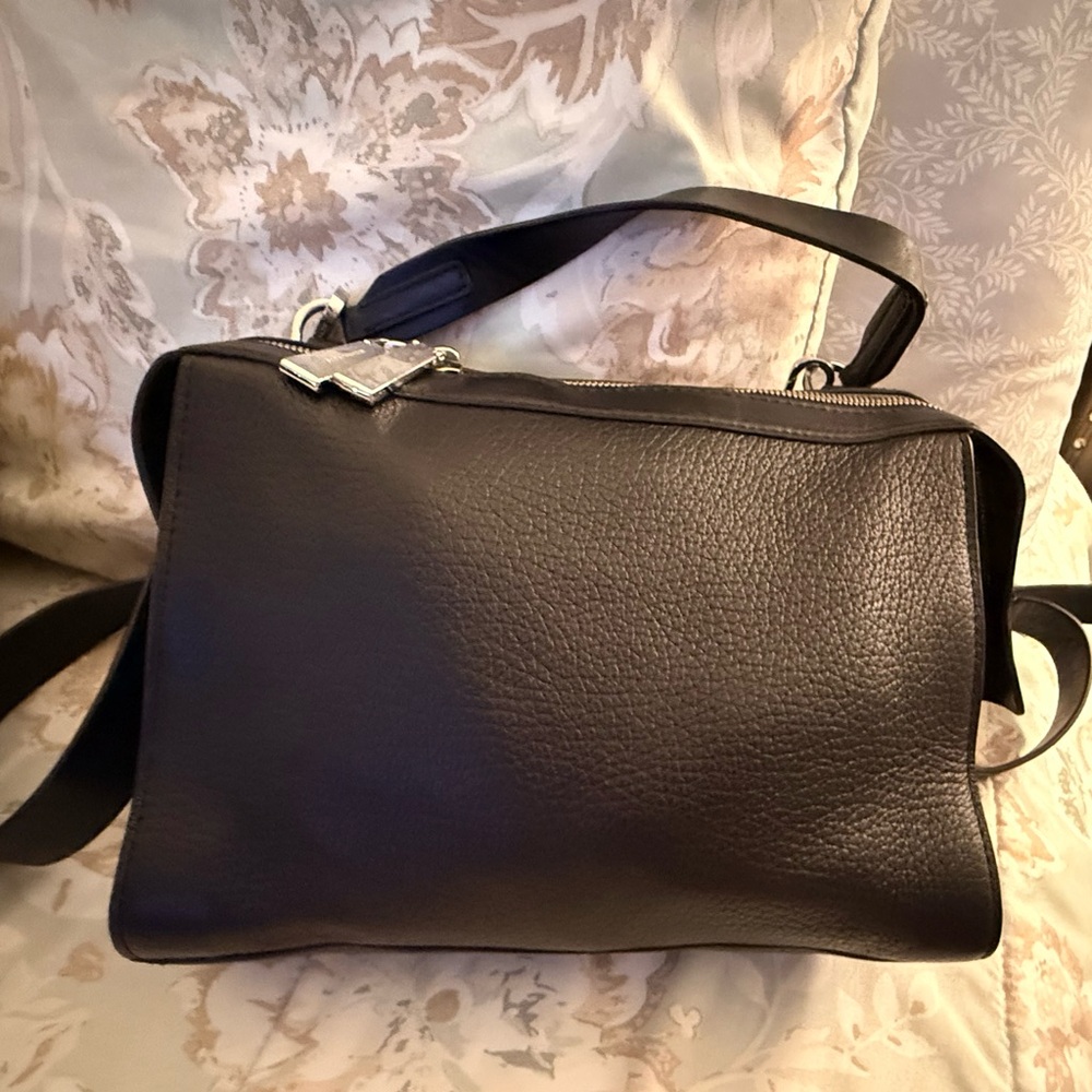 D16: Michael Kors Black Leather Crossbody Bag